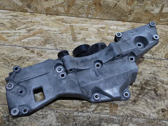 Кронштейн генератора Land Rover Freelander 2.2