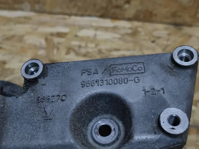 Кронштейн генератора Land Rover Freelander 2.2