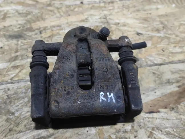 Суппорт задний правый Land Rover Freelander 2.2