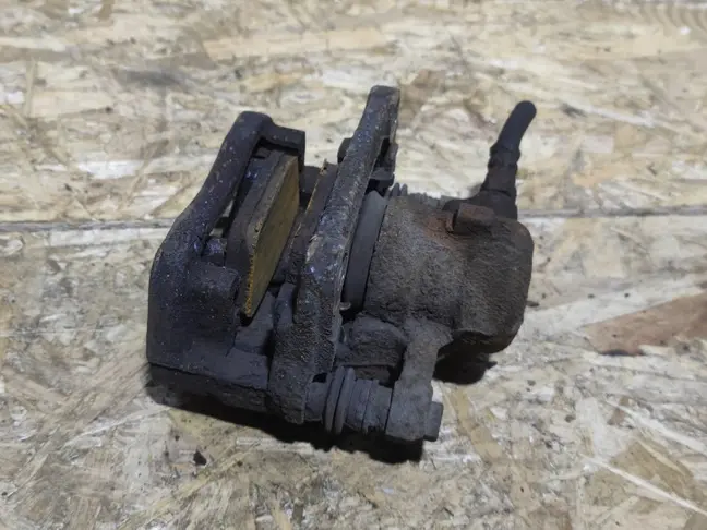 Суппорт задний правый Land Rover Freelander 2.2