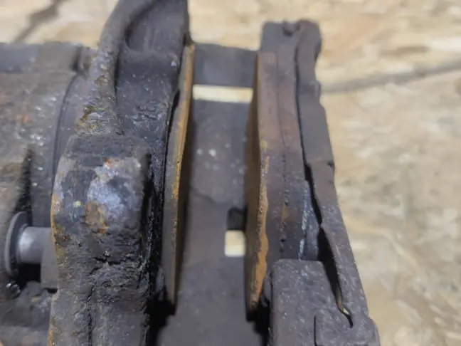 Суппорт правый передний Land Rover Freelander 2.2