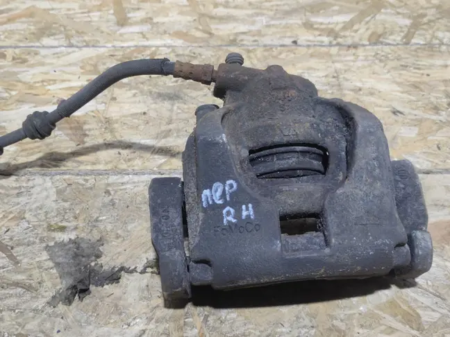 Суппорт правый передний Land Rover Freelander 2.2