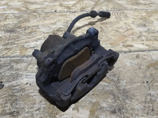 Суппорт правый передний Land Rover Freelander 2.2