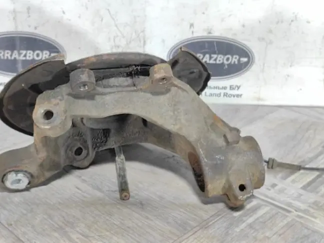 Кулак задний левый Land Rover Freelander 2 2.2