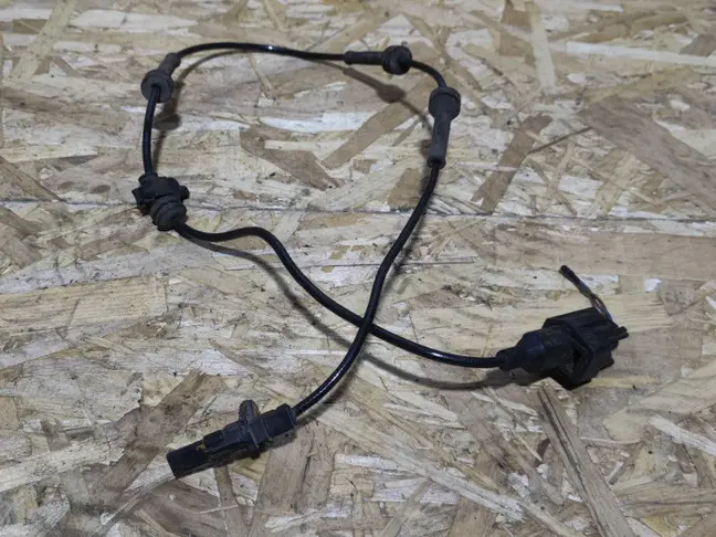 Датчик АБС задний Land Rover Freelander 2