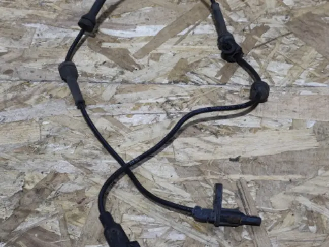 Датчик АБС задний Land Rover Freelander 2