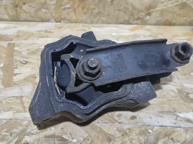 Подушка двигателя нижняя Land Rover Freelander 2