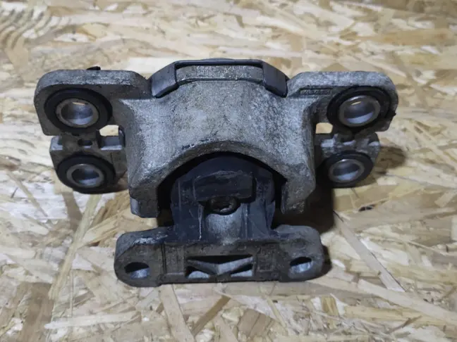 Подушка ДВС левая Land Rover Freelander 2 2.2