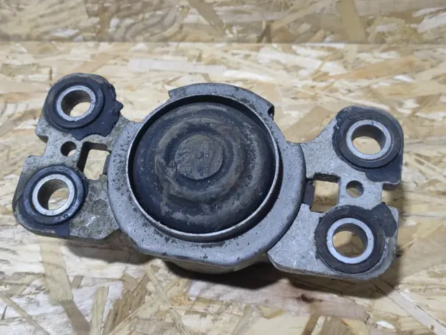 Подушка ДВС левая Land Rover Freelander 2 2.2