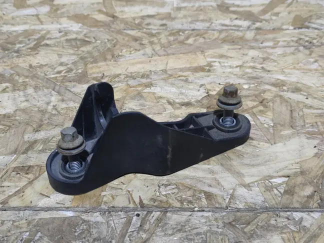 Кронштейн троса АКПП Land Rover Freelander 2 2.2