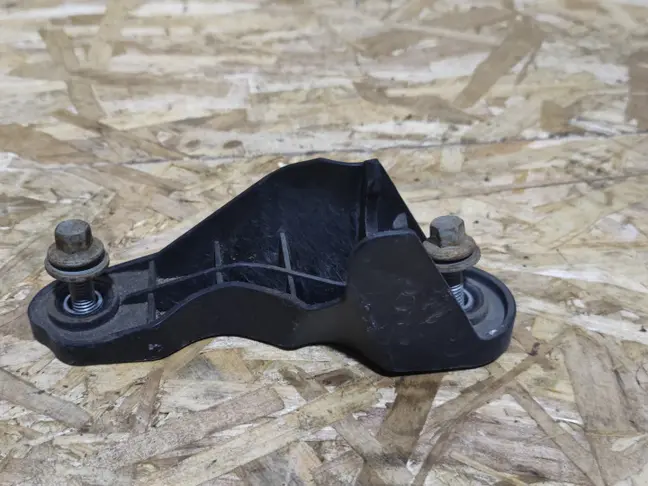 Кронштейн троса АКПП Land Rover Freelander 2 2.2