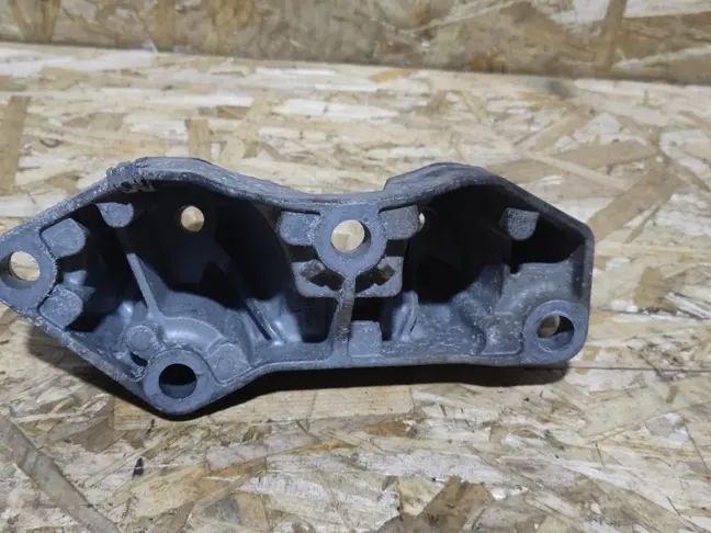 Кронштейн АКПП Land Rover Freelander 2 2.2