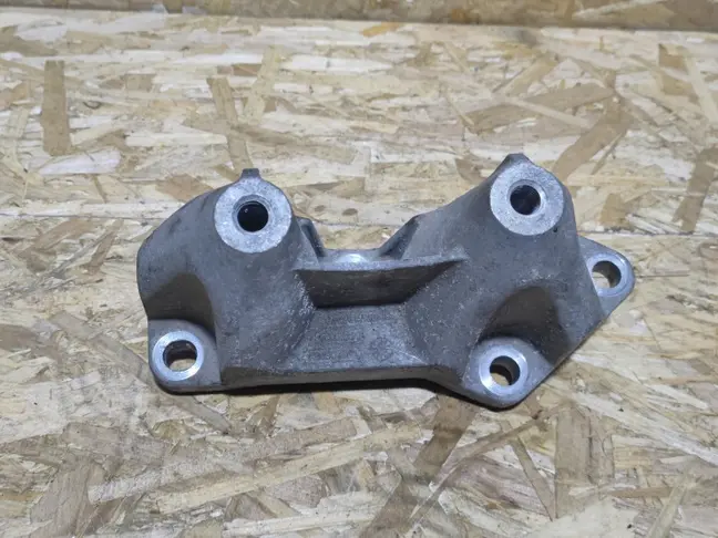 Кронштейн АКПП Land Rover Freelander 2 2.2