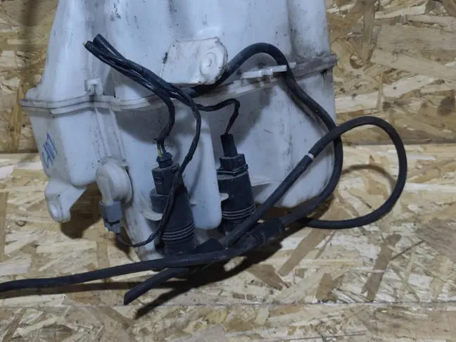 Бачок омывателя в сборе Land Rover Freelander 2