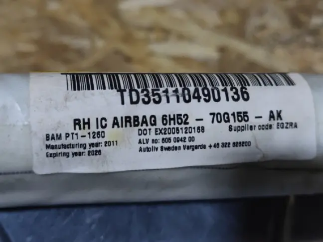 Шторка безопасности R Land Rover Freelander 2 2.2