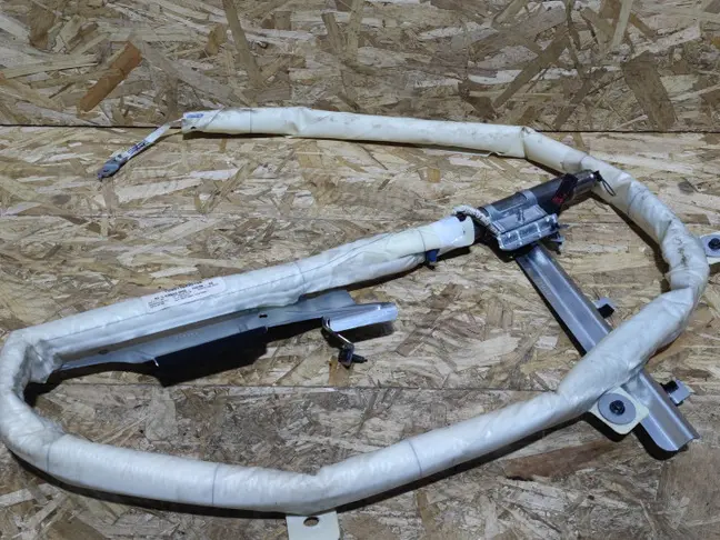 Шторка безопасности R Land Rover Freelander 2 2.2