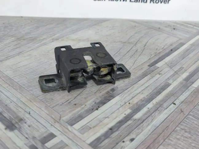 Замок капота левый Land Rover Freelander 2 2.2