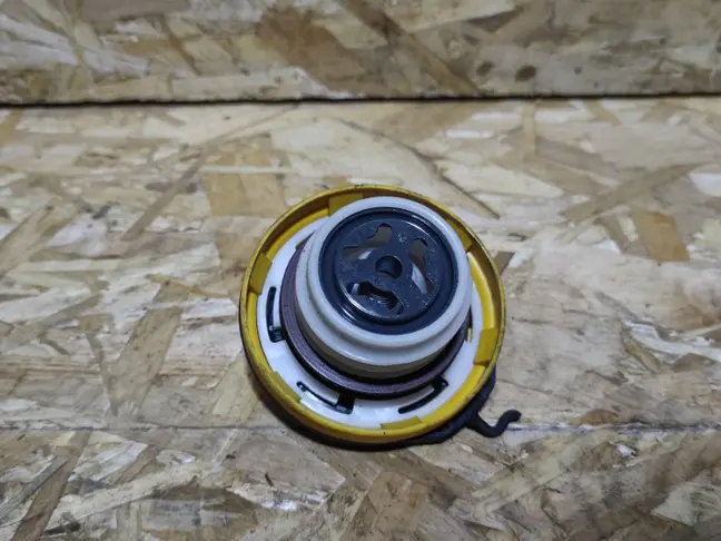 Крышка горловины бака Land Rover Freelander 2 2.2