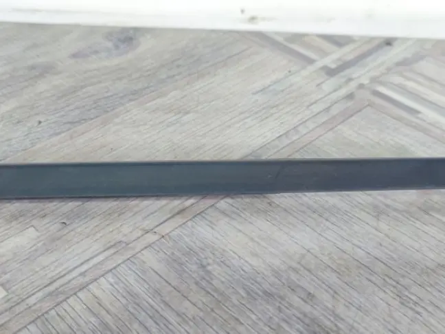 Молдинг стекла правый Land Rover Freelander 2 2.2