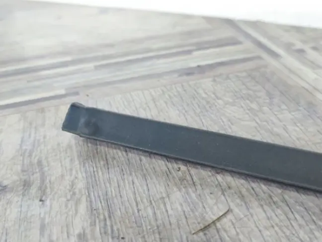 Молдинг стекла правый Land Rover Freelander 2 2.2