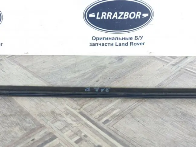 Молдинг стекла правый Land Rover Freelander 2 2.2
