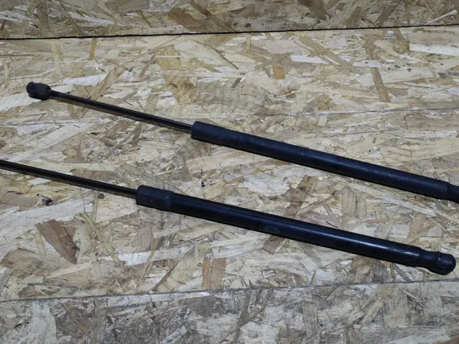 Амортизатор багажника Land Rover Freelander 2 2.2