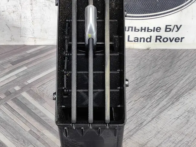 Дефлектор правый центр Land Rover Freelander 2 2.2