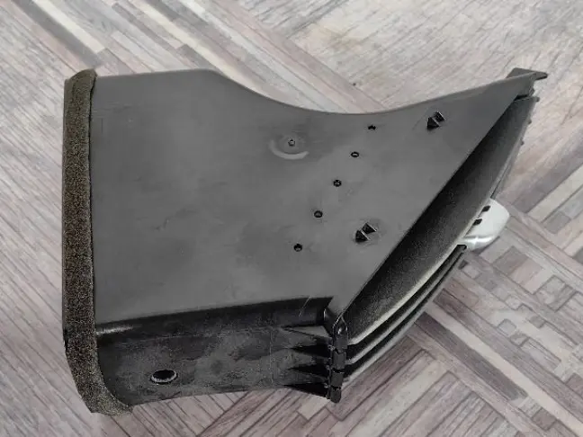 Дефлектор левый центр Land Rover Freelander 2 2.2