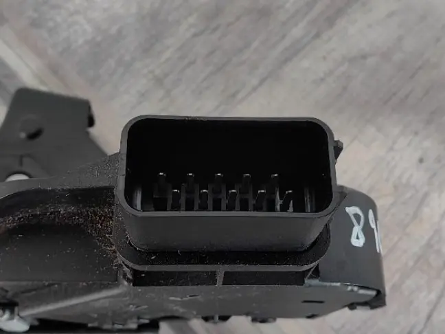 Замок левый задний Land Rover Freelander 2 07-14