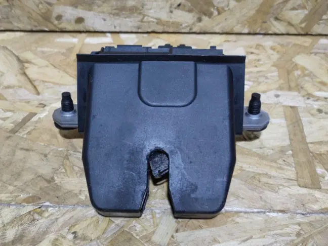 Замок багажника Land Rover Freelander 2 L359