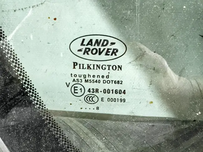 Стекло багажника левое Land Rover Freelander 2