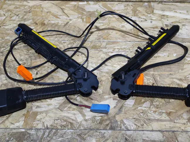 Преднатяжители пара Land Rover Freelander 2