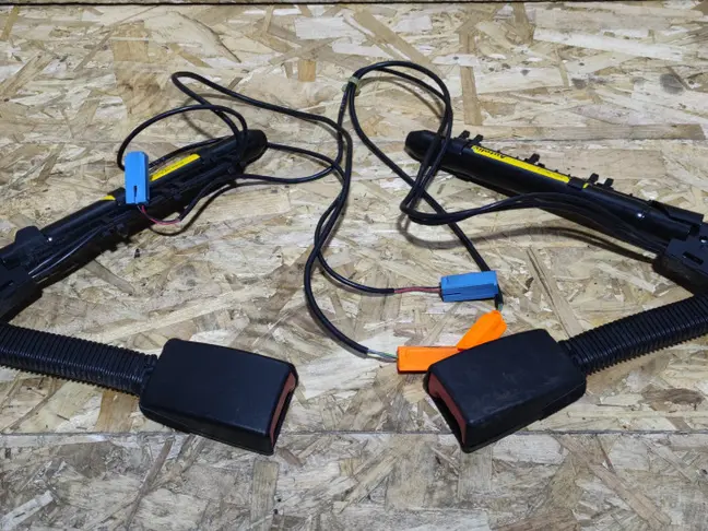 Преднатяжители пара Land Rover Freelander 2