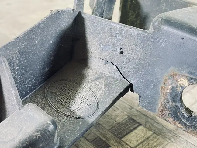 Кронштейн бампера правый Land Rover Freelander 2