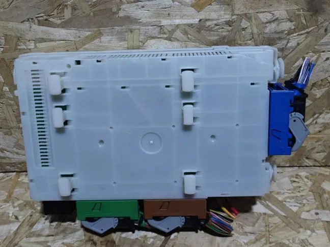 Блок предохранителей Land Rover Freelander 2 2.2