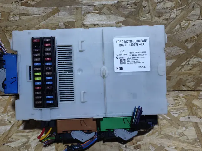 Блок предохранителей Land Rover Freelander 2 2.2