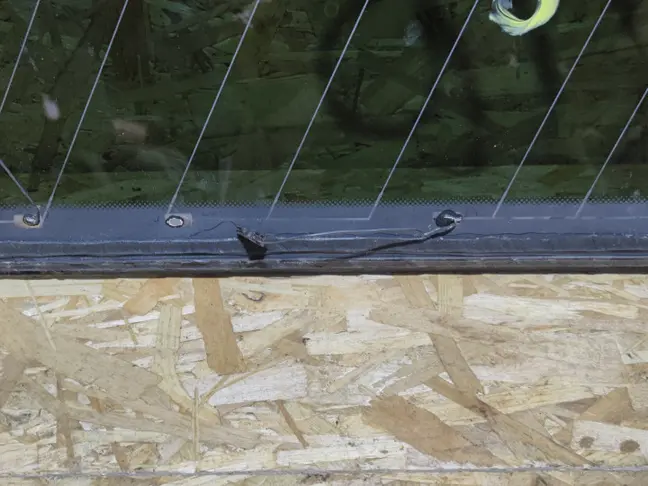 Стекло кузовное глухое левое Range Rover L322