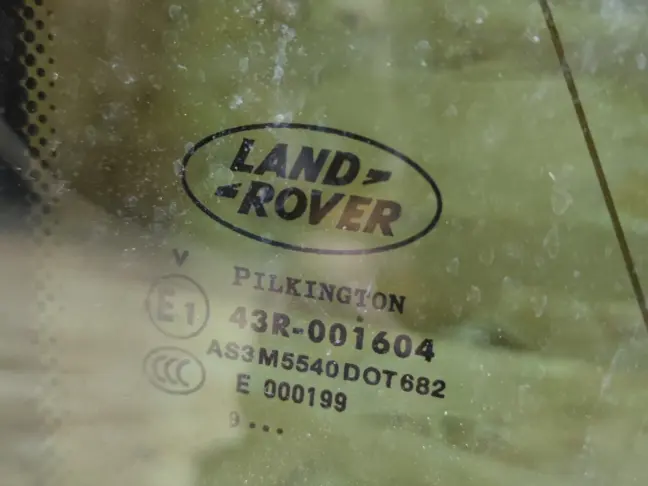 Стекло кузовное глухое левое Range Rover L322