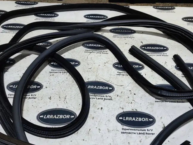 Уплотнитель двери Range Rover 3 L322 2002-2012