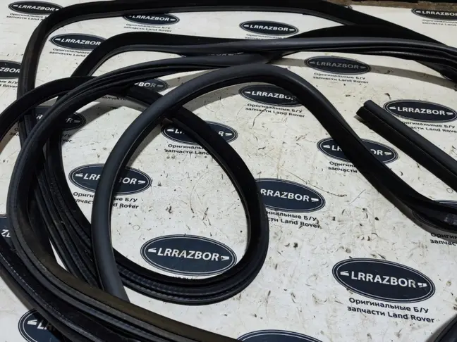 Уплотнитель двери Range Rover 3 L322 2002-2012