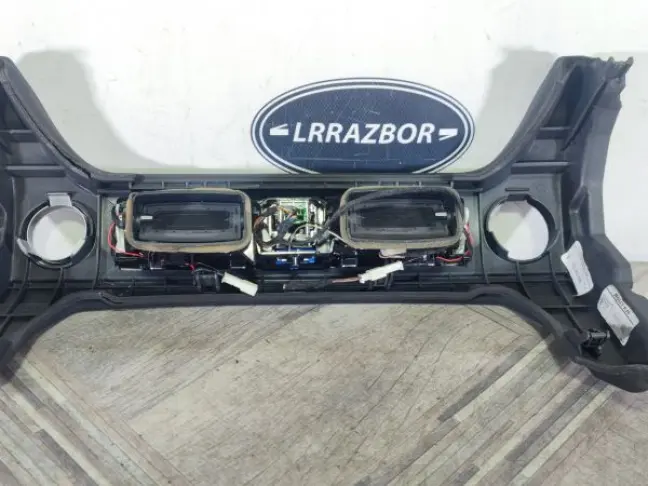 Вставка торпеды центр Range Rover L322 07-12