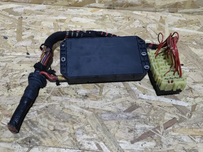 Блок предохранителей под капот Range Rover L322