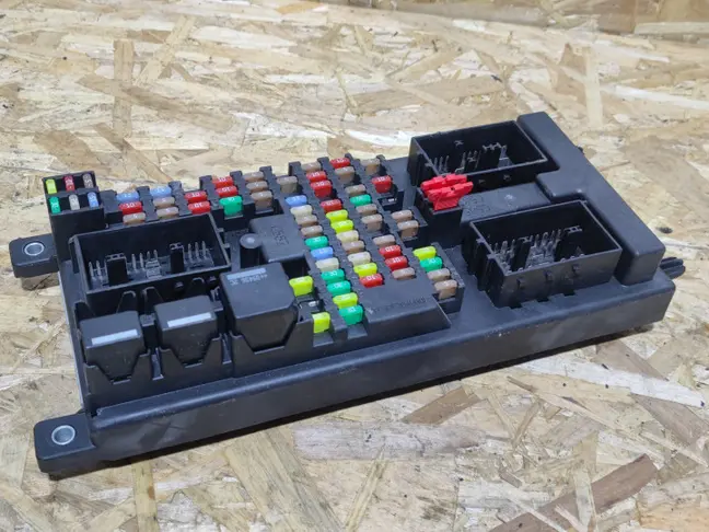 Блок предохранителей салонный Range Rover L322 09+