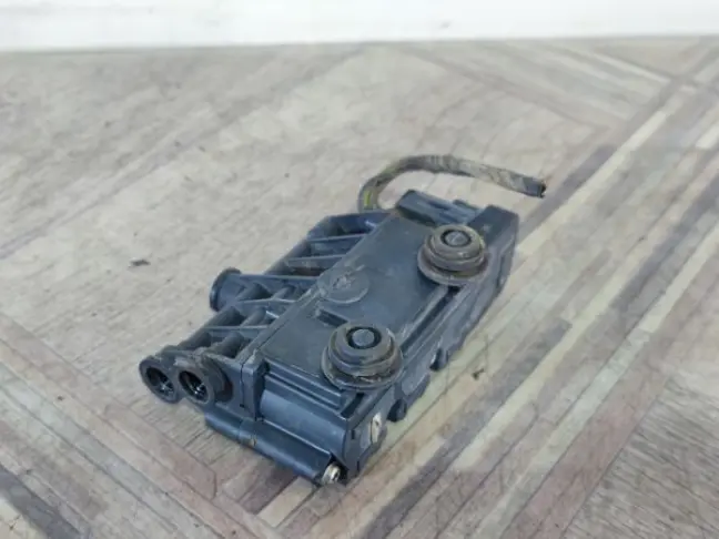 Блок клапанов подвески передний Range Rover L322