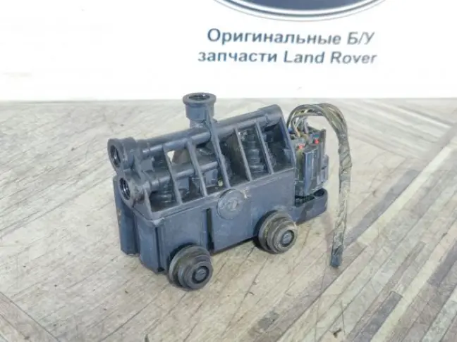 Блок клапанов подвески передний Range Rover L322