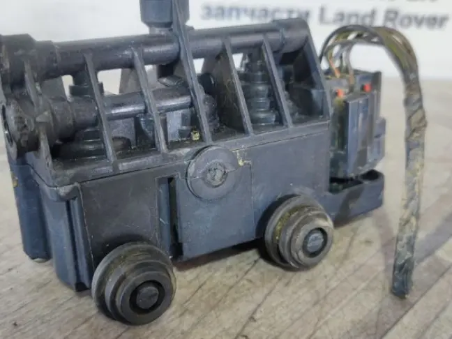Блок клапанов подвески передний Range Rover L322