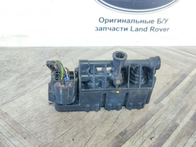 Блок клапанов подвески передний Range Rover L322