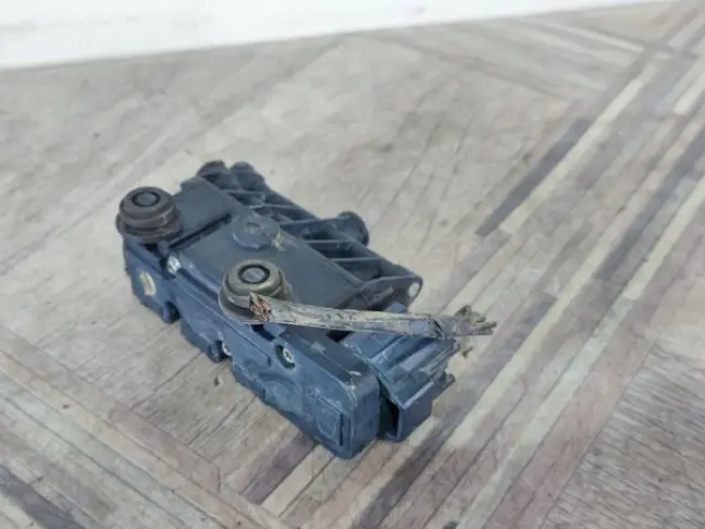 Блок клапанов подвески передний Range Rover L322