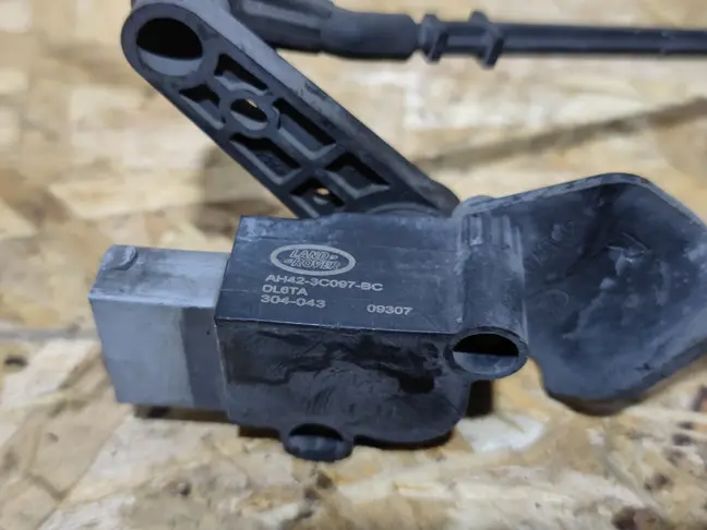 Датчик подвески передний Range Rover 3 L322 09-12