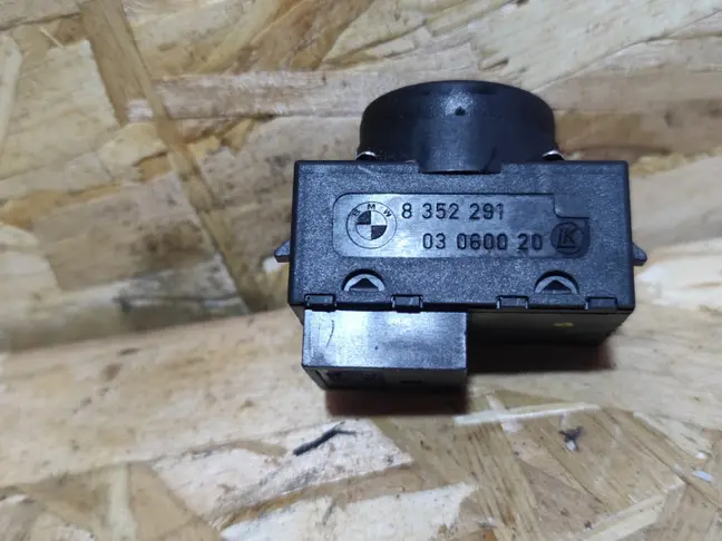 Кнопка регулировки сидения Range Rover L322